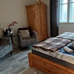 Landhuis Podhradi 24 *